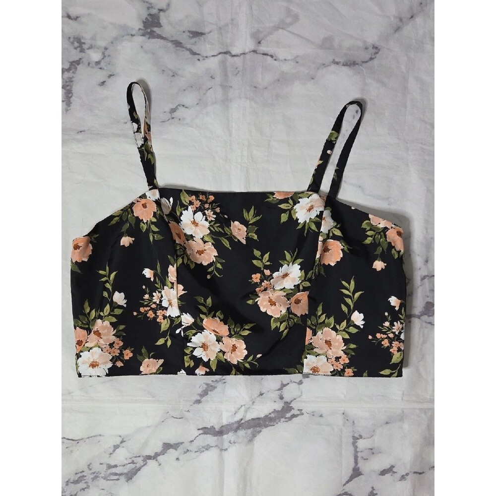 The Occasion By Old Navy Black Floral Cropped Tank